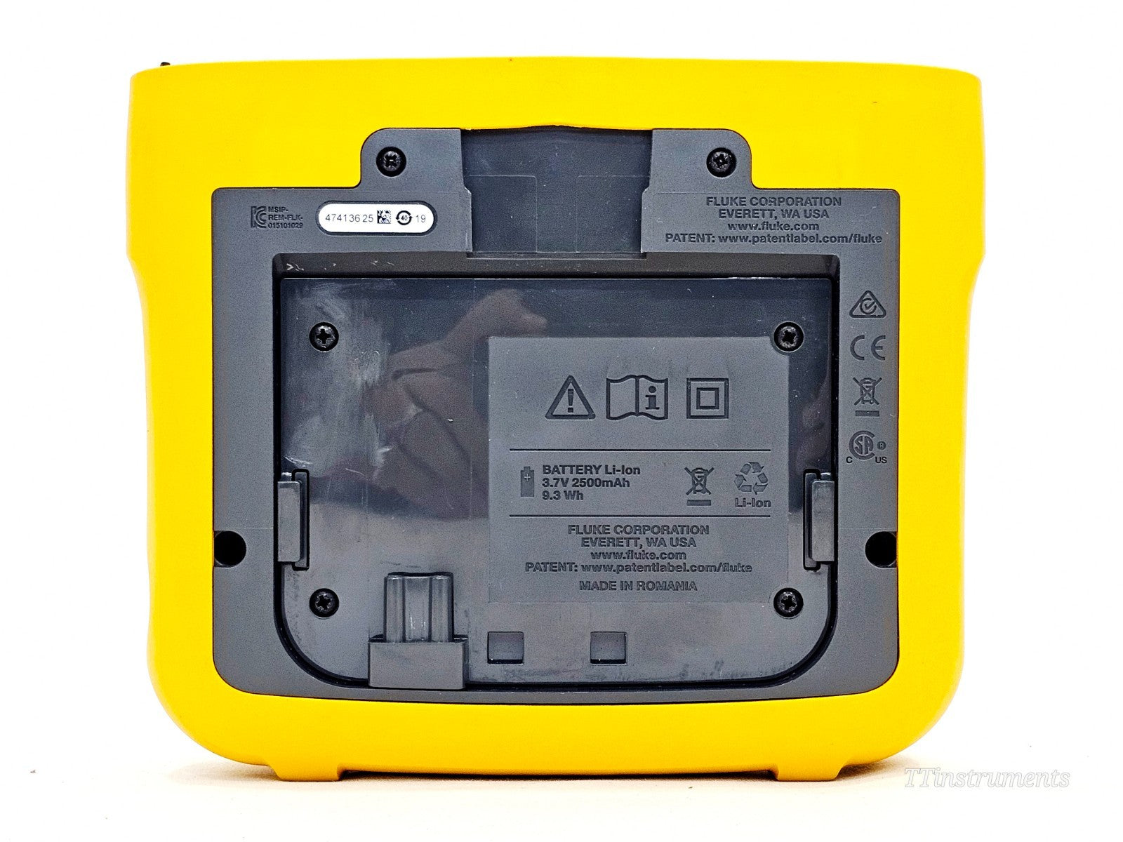 Fluke 1736 power analyser LCD screen showing measurement data readout