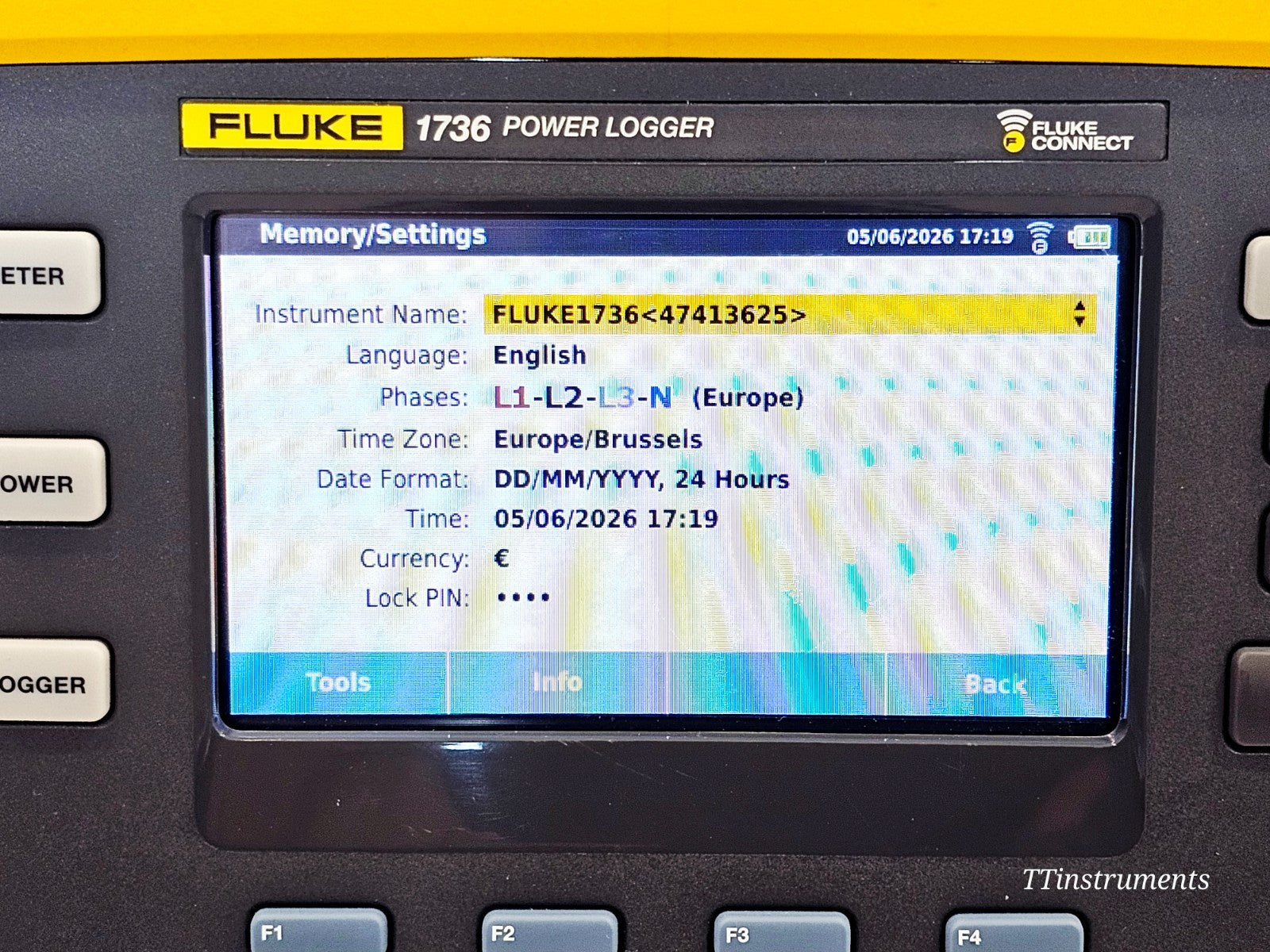 Fluke 1736 power logger accessory cables and current clamps included