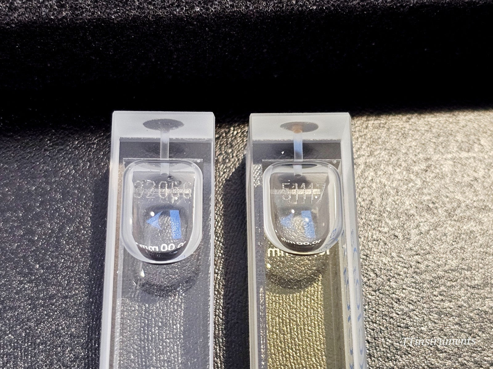 PerkinElmer B050-7805 spectrophotometer sample compartment close-up detail
