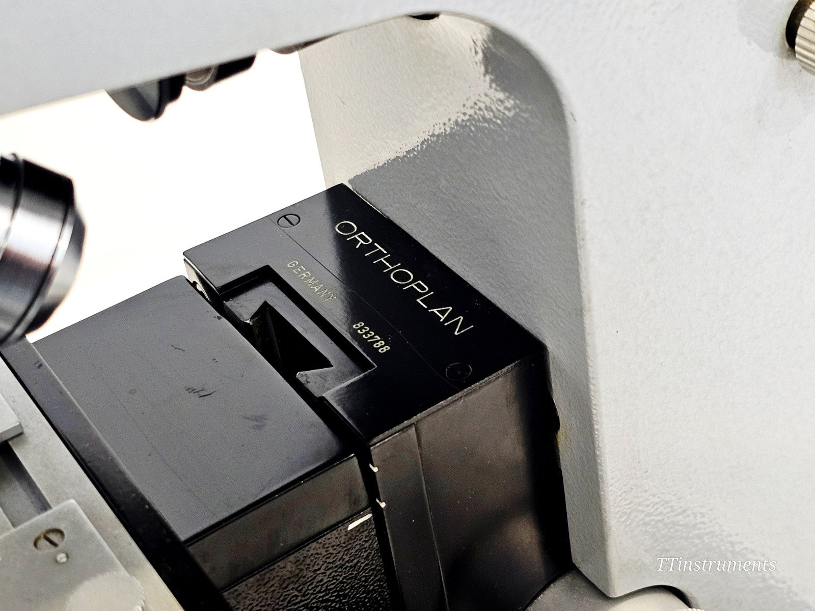 Leitz Orthoplan Compound Microscope with 6x Objectives & Illuminator