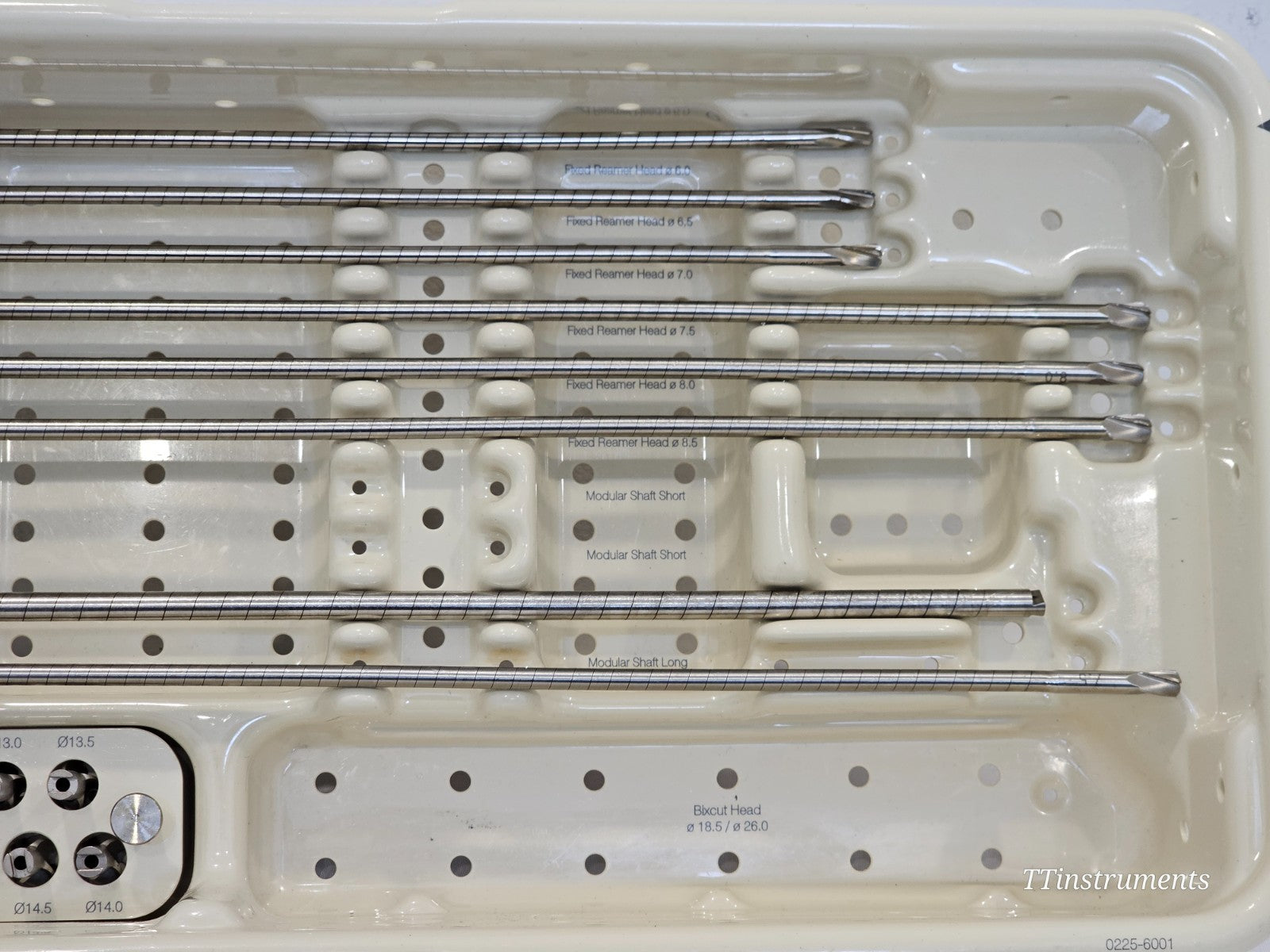 Stryker Bixcut IM Reamer tray close-up showing fixed reamer heads Ø6.0–Ø8.5, modular shafts long and short, and Bixcut Head slot label
