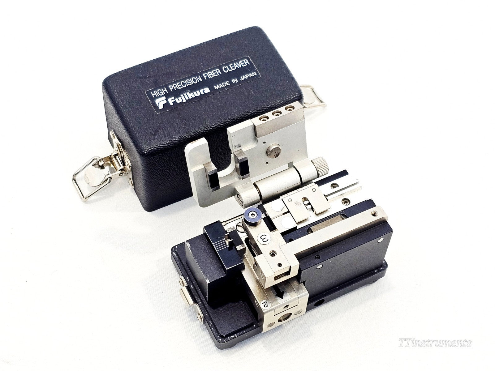 Fujikura FSM-60S fusion splicer accessories and included components