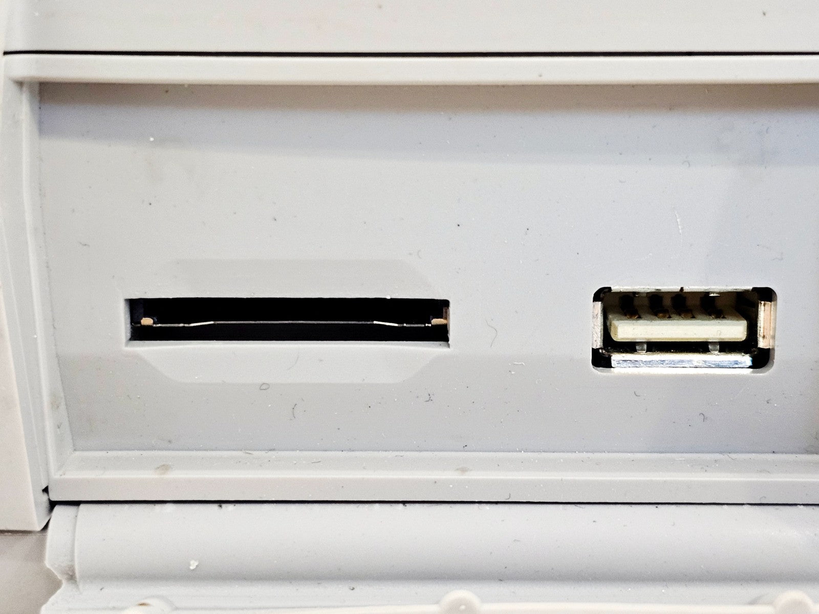 Rohde & Schwarz ZVH4 Cable and Antenna Analyzer 100kHz - 3.6GHz Options K40 K1