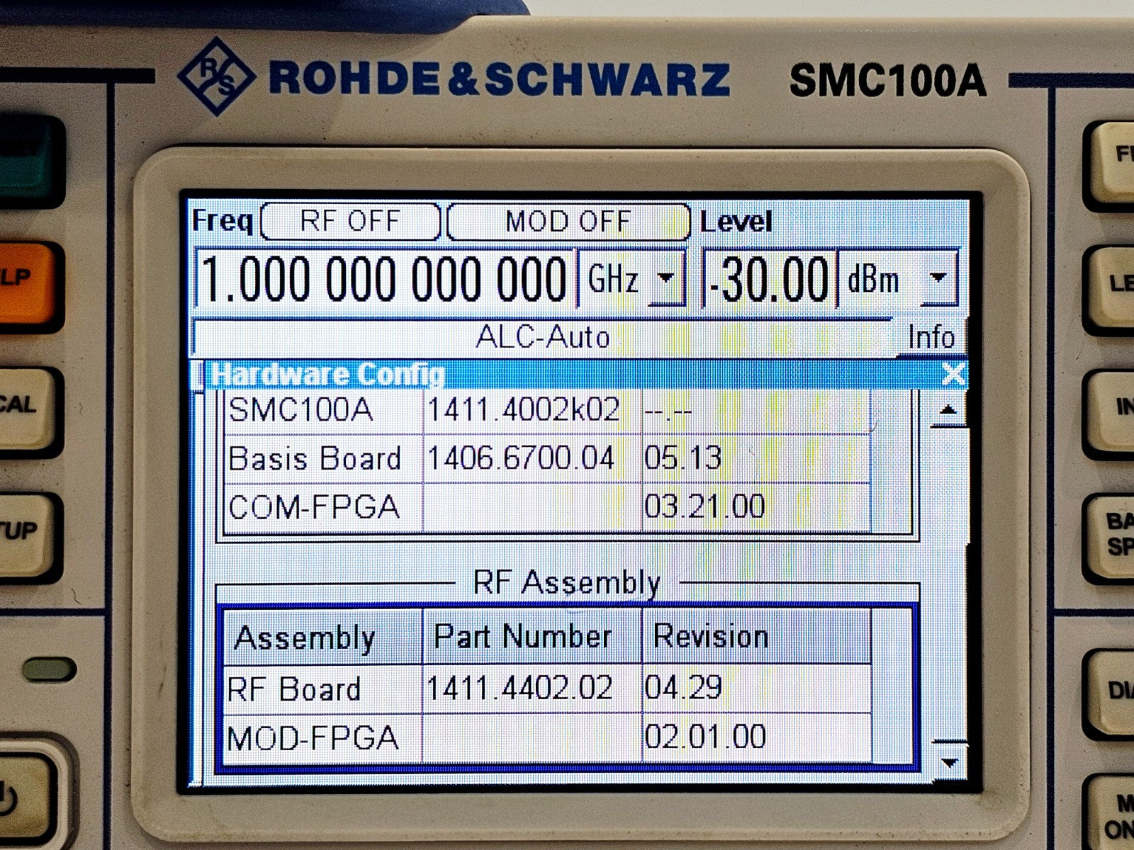 Rohde & Schwarz SMC100A 9 khz - 3.2 GHz Signal Generator SMC-B103 Option R&S SMC