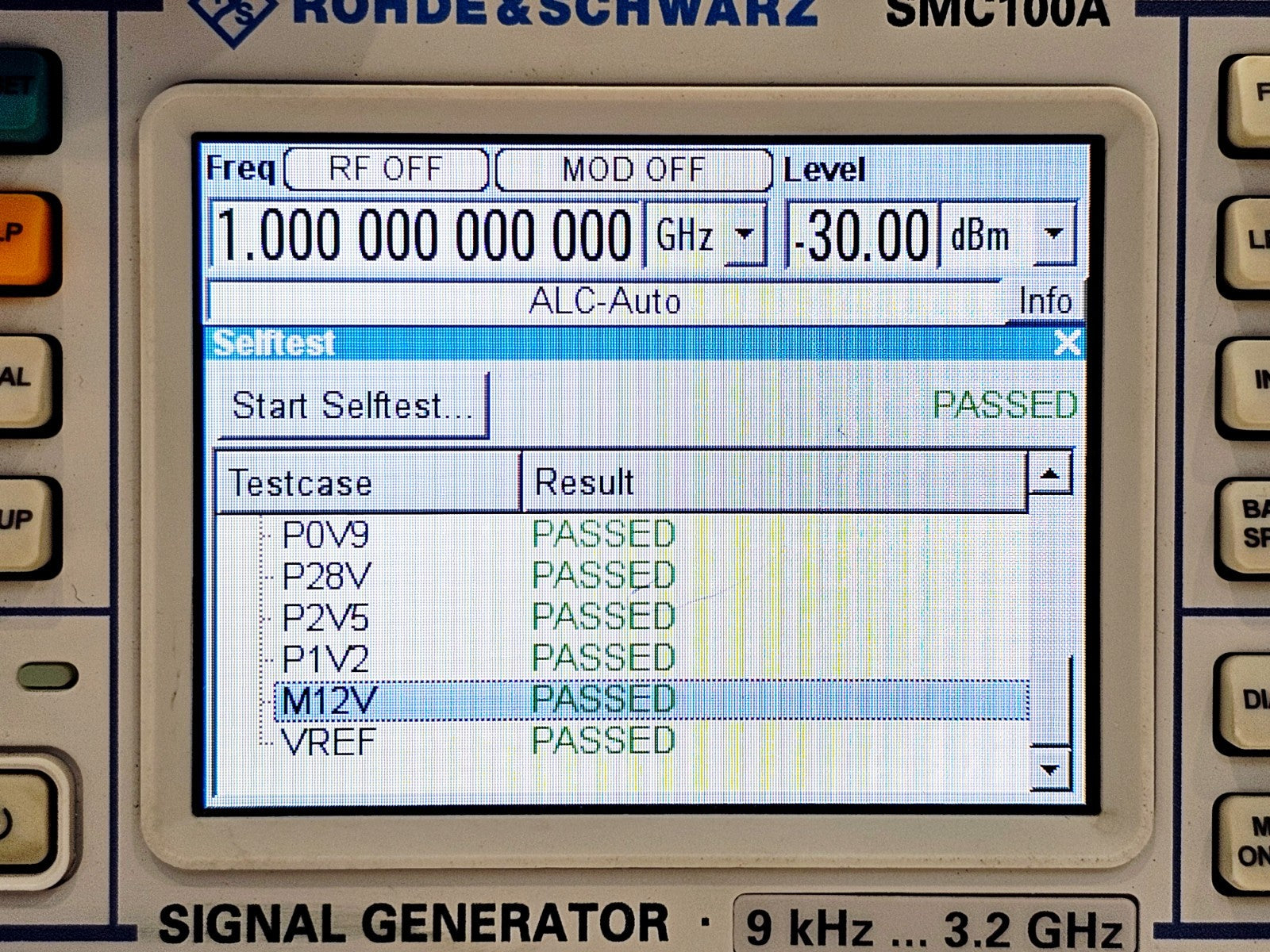 Rohde & Schwarz SMC100A 9 khz - 3.2 GHz Signal Generator SMC-B103 Option R&S SMC