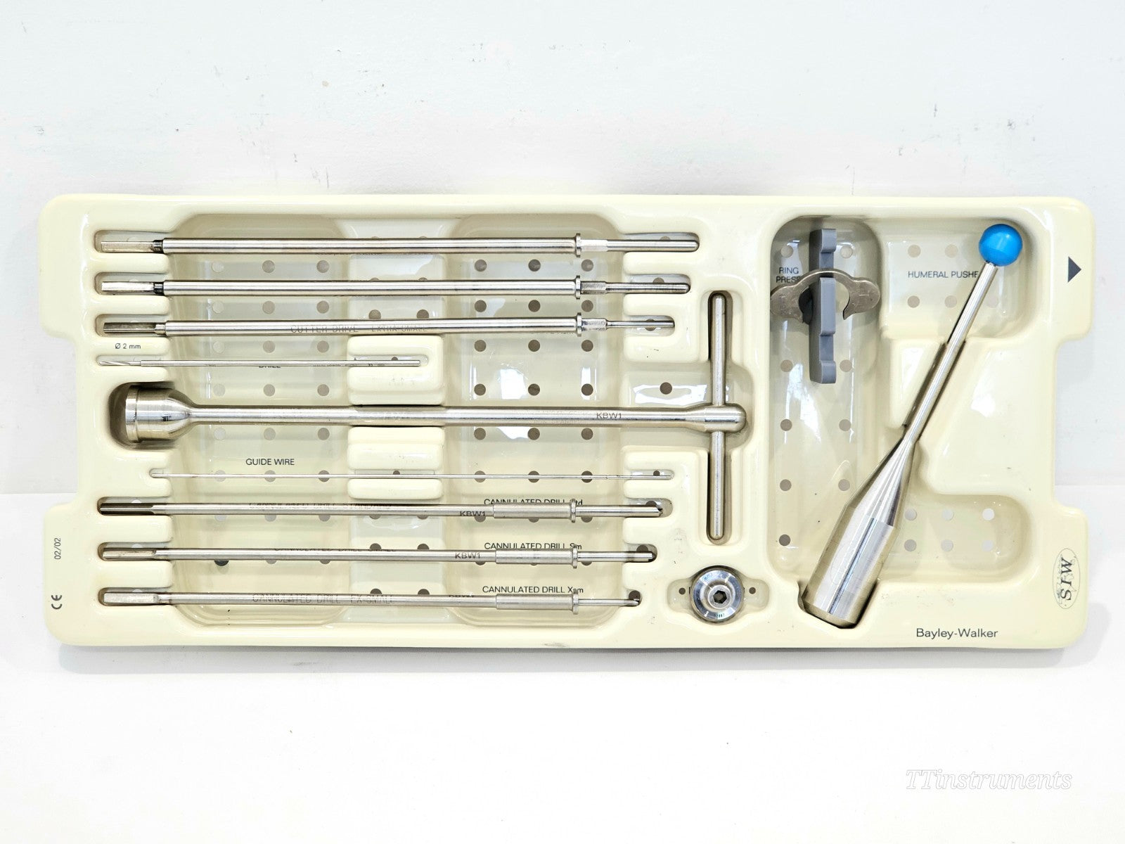 Trial components and trial inserter from Stryker Stanmore METS Bayley-Walker instrument set