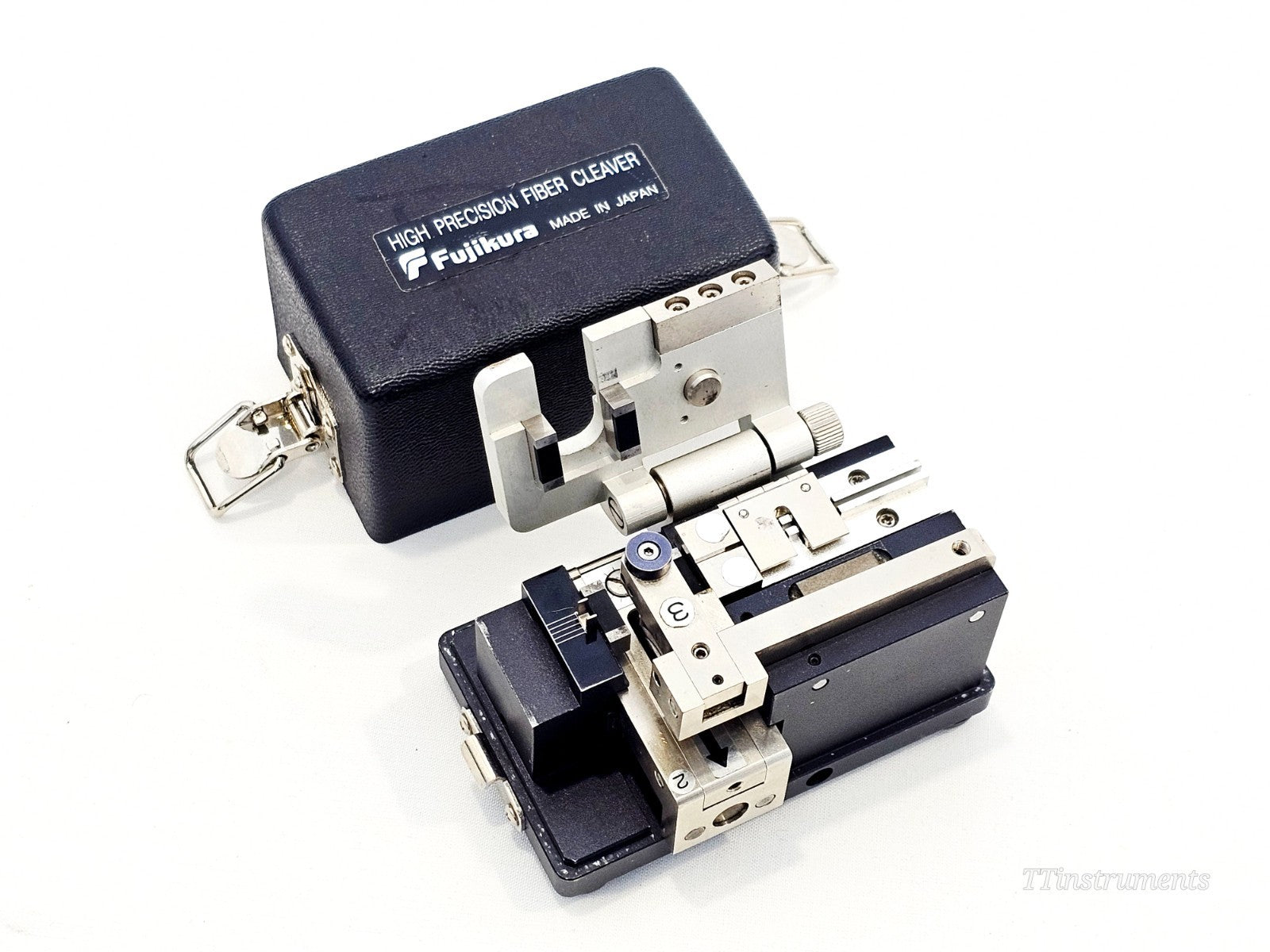 Fujikura FSM-60S fusion splicer accessories and included components