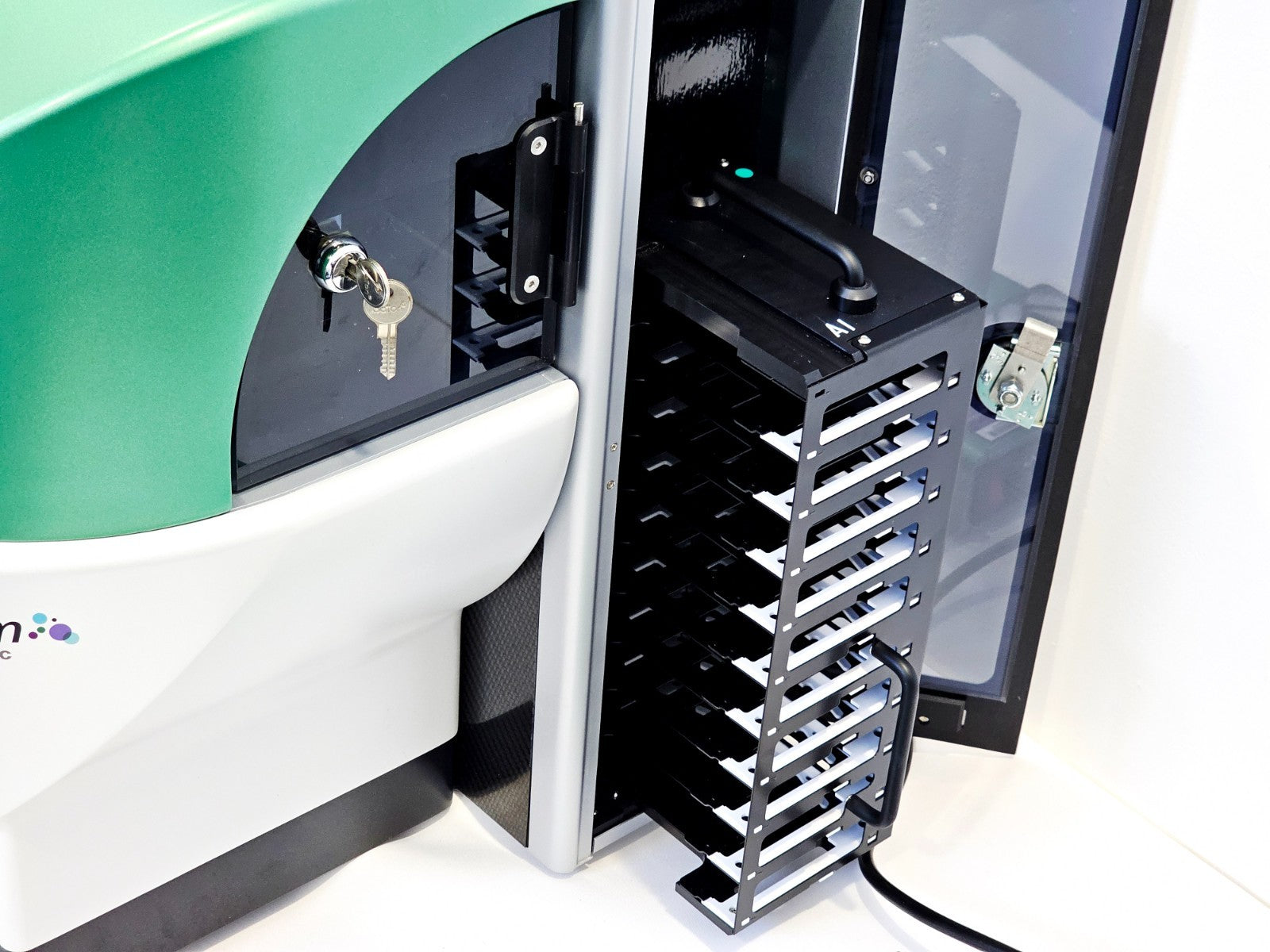 Solentim Cell Metric CLD High Contrast Imager w/10 Plate Heated Stacker MFG 2021