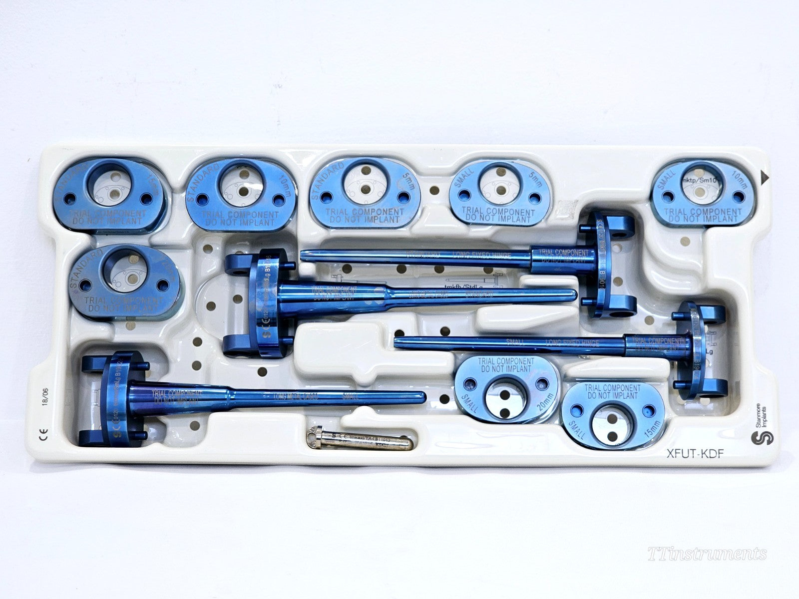 Stanmore METS XFUT-KDF lower tray overhead view showing trial bearing pads, long hinge stems, hex key tool
