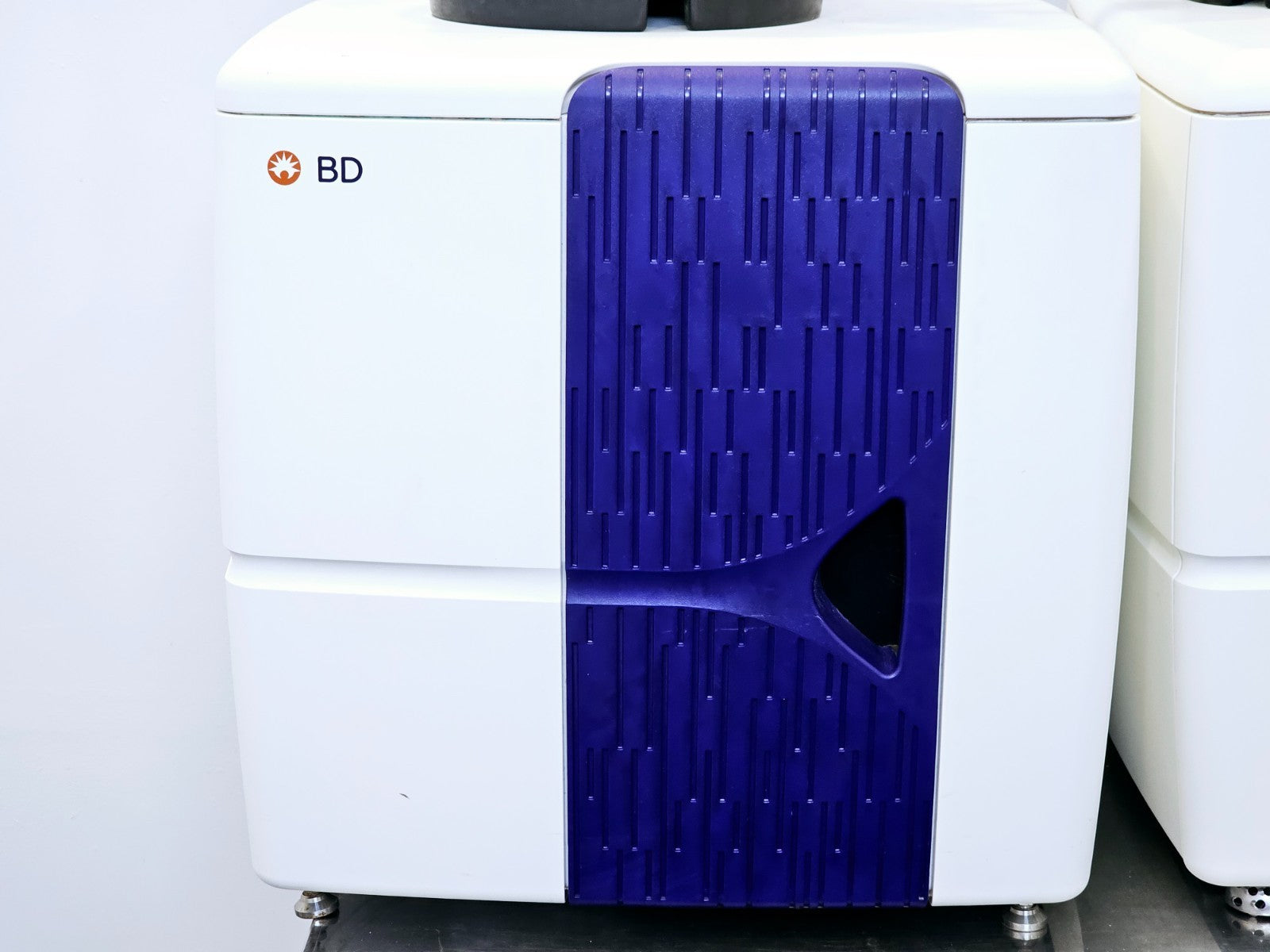 BD Becton Dickinson FACSMelody Cytometer Cell Sorter System 661768 3 Lasers