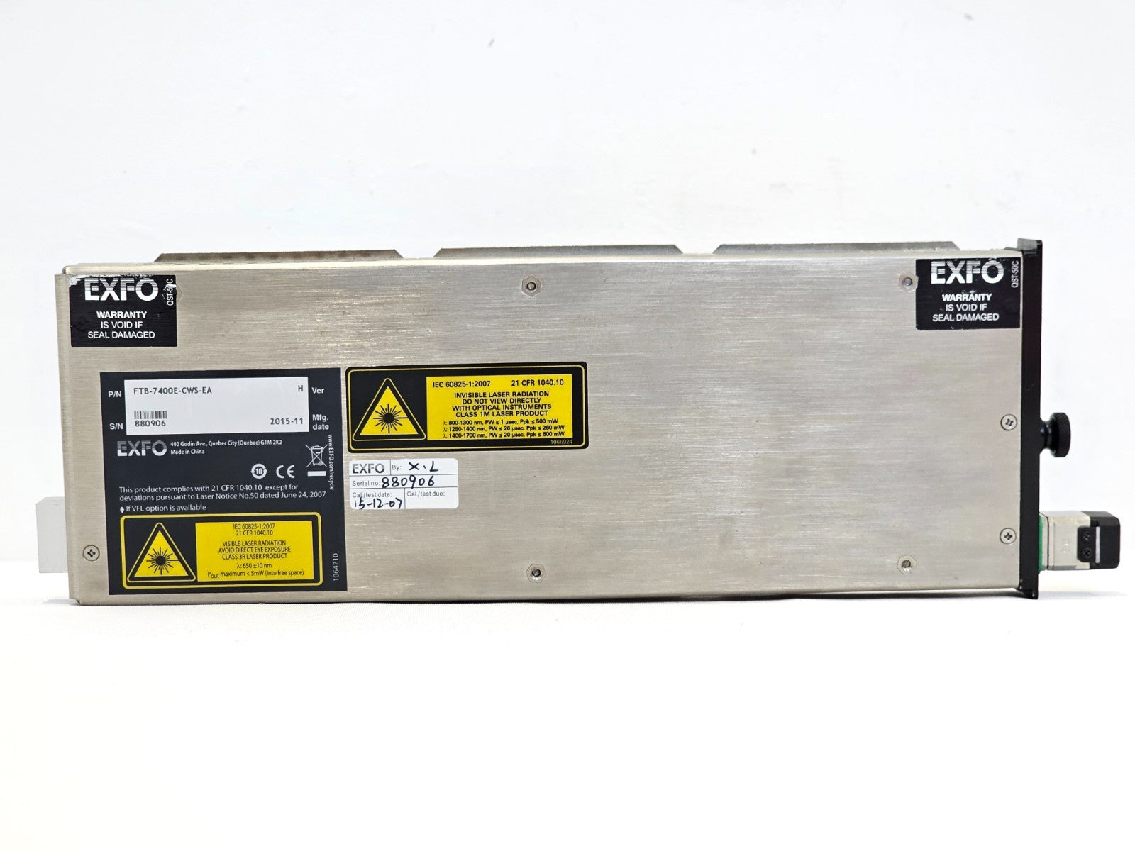 EXFO FTB-7400E-CWS rear label showing P/N FTB-7400E-CWS-EA, S/N 880906, calibration date and laser warning stickers
