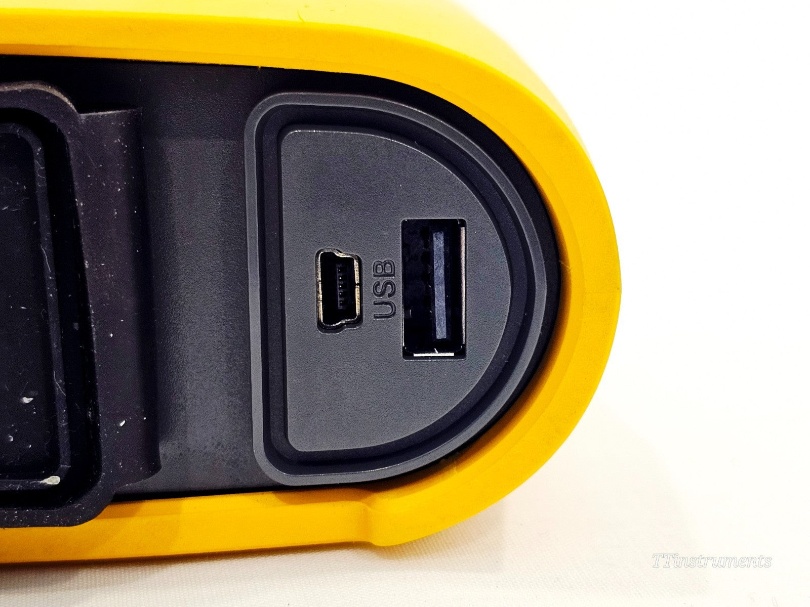 Fluke 1736 power analyser bottom view with product label and serial number
