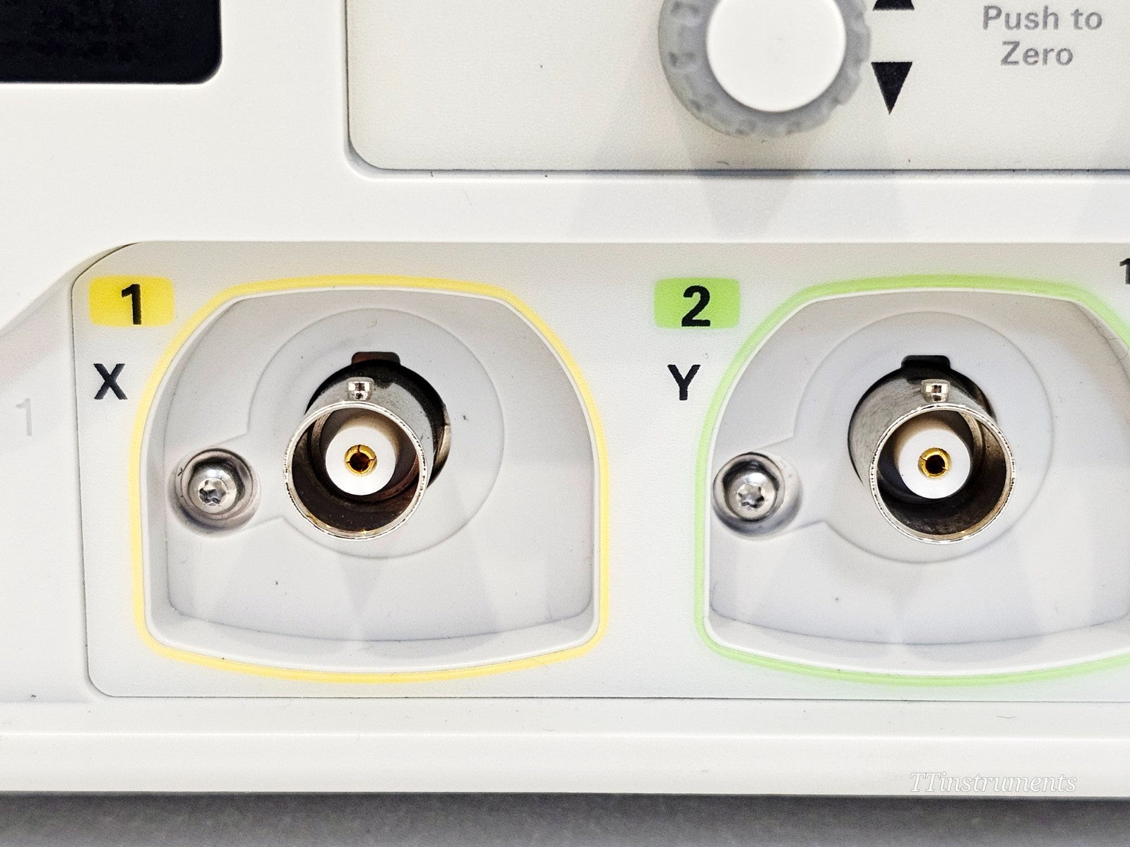 Keysight DSOX2024A oscilloscope front panel knobs and trigger controls detail