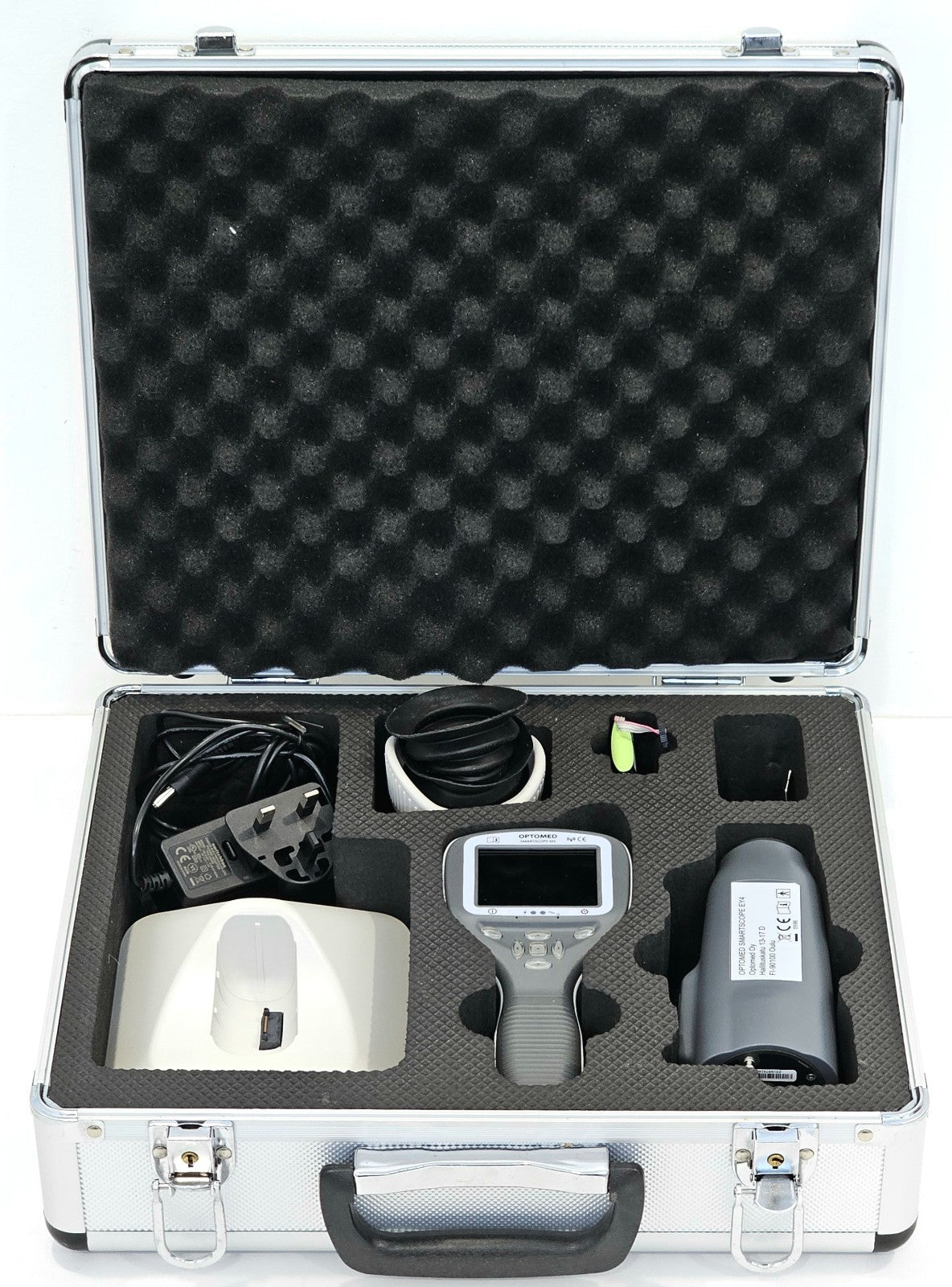 Optomed SmartScope M5 PRO full kit in closed aluminium protective carry case