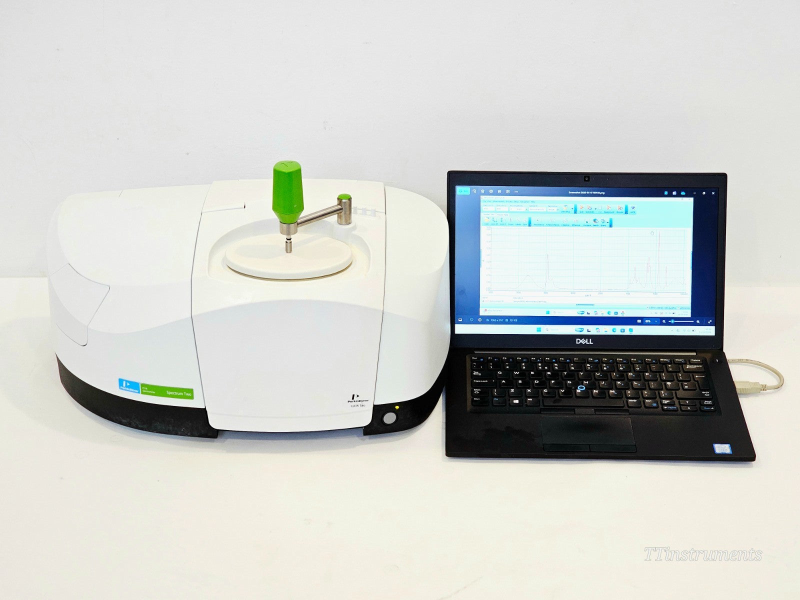 PerkinElmer FT-IR Spectrometer L1600300 Spectrum Two LiTa UATR Diamond Crystal0
