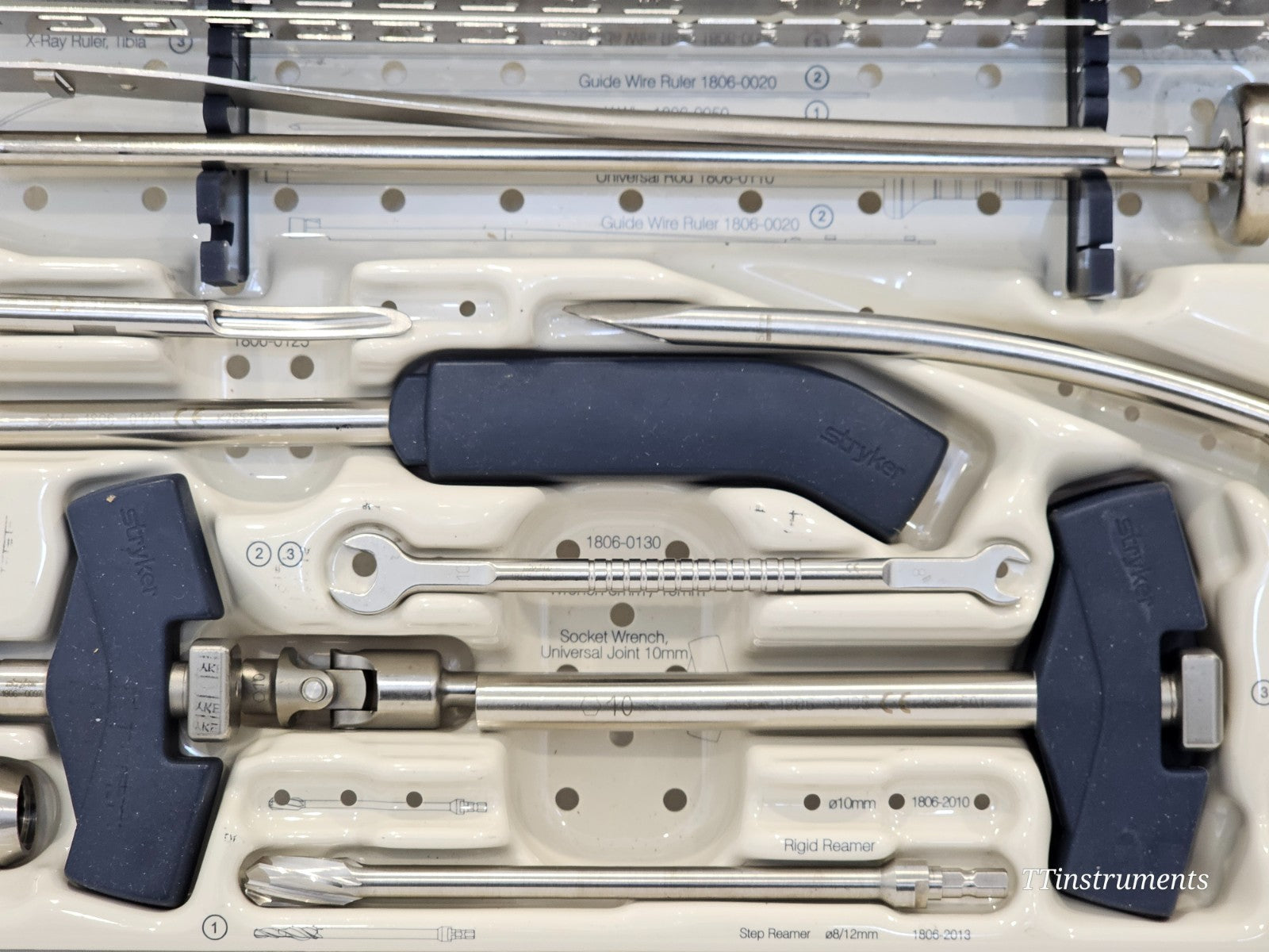 Stryker 1806-9051 tray mid-section showing Socket Wrench Universal Joint, Rigid Reamer 1806-2010, Step Reamer 8/12mm and X-Ray Ruler Tibia