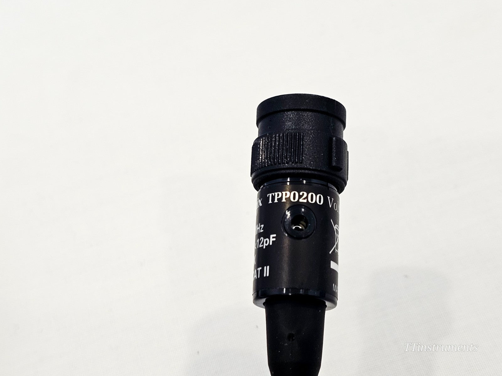 Tektronix MSO24 oscilloscope knobs and buttons front panel detail