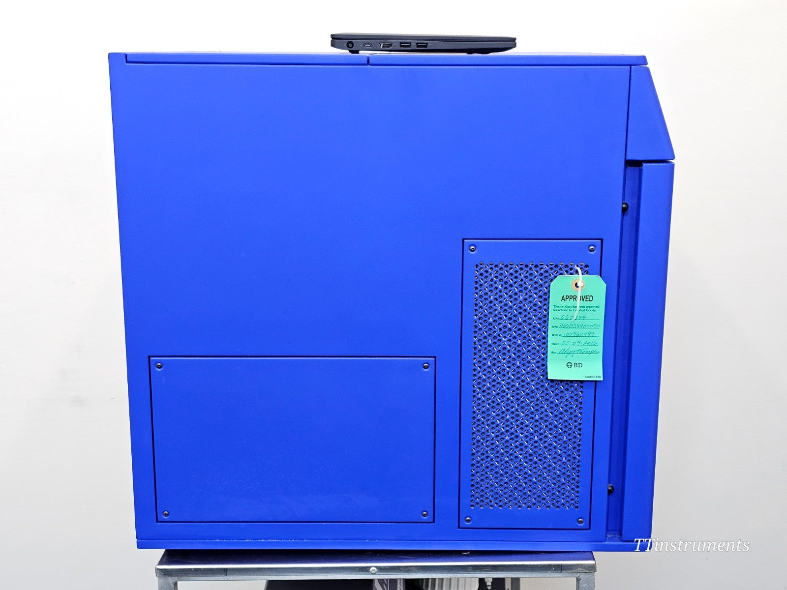 BD High Throughput Sampler HTS plate loading area with 96-well plate holder visible