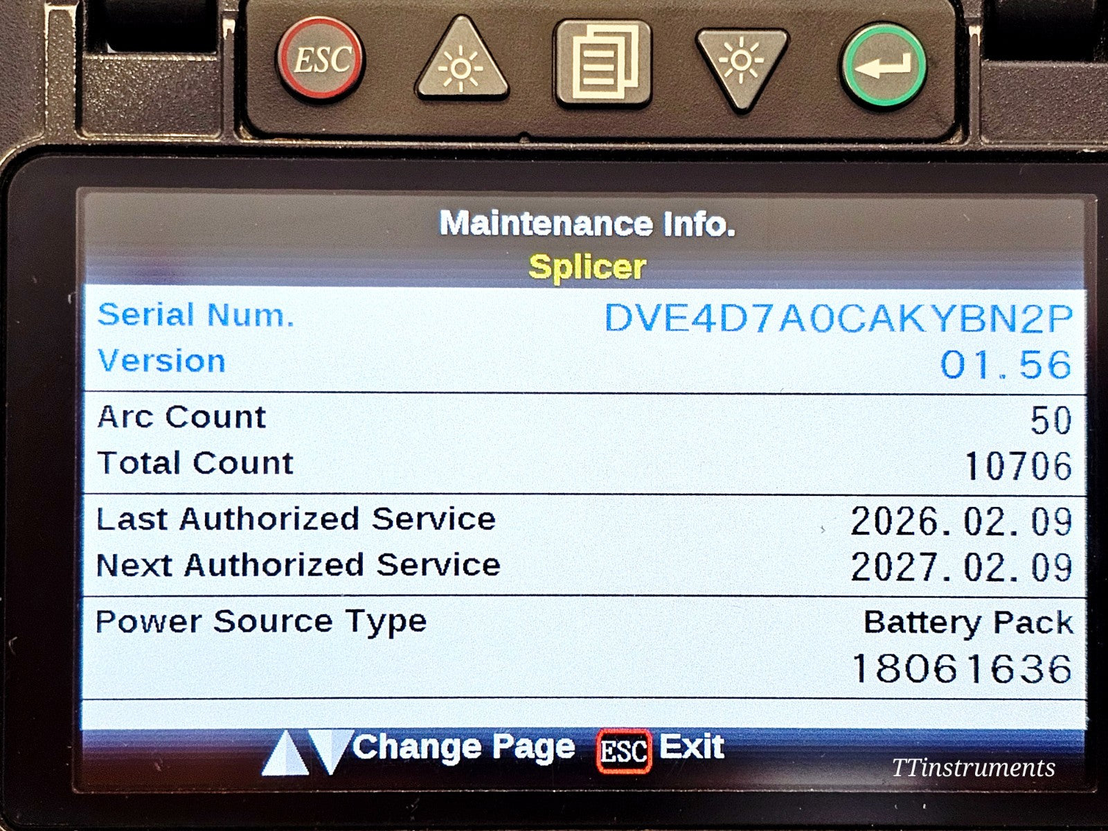 Fujikura FSM-62S+ maintenance screen showing arc count 50, total count 10706, firmware v01.56, service dates 2026-2027