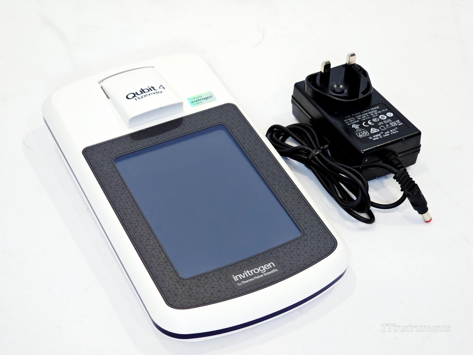 Invitrogen Q33226 Qubit 4 Fluorometer by Thermo Fisher Scientific
