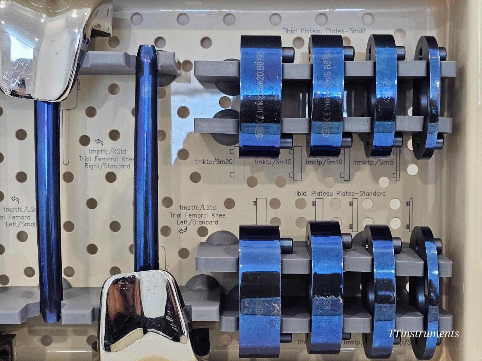Close-up of METS SMILES Knee Trial tray showing blue tibial plateau plate trials tmktp/Sm20, Sm15, Sm10, Sm5 and Standard rows with labelled slots