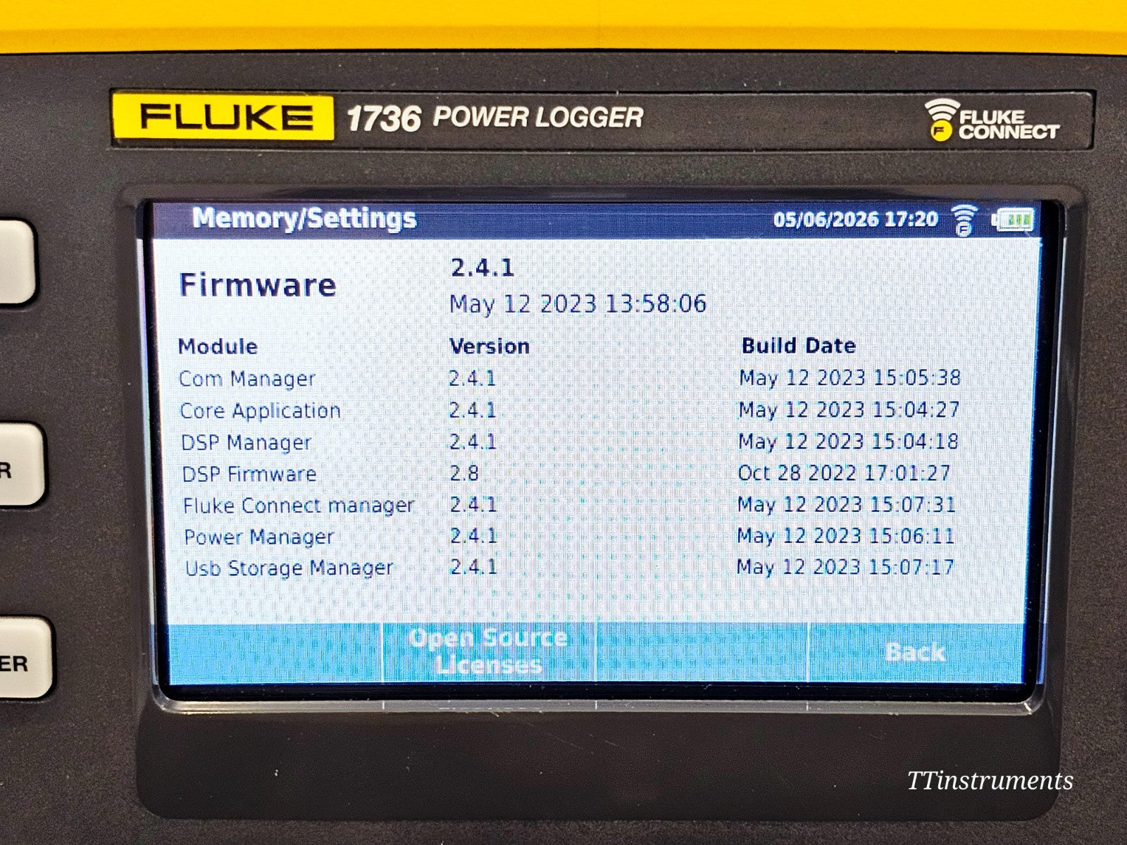 Fluke 1736 power logger carrying case and storage detail
