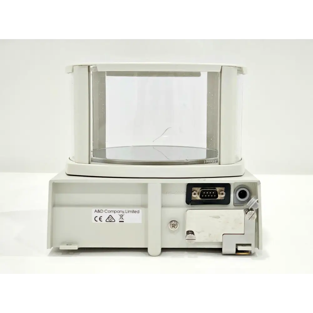 A&D FZ-2000i stainless steel weighing pan and balance housing detail