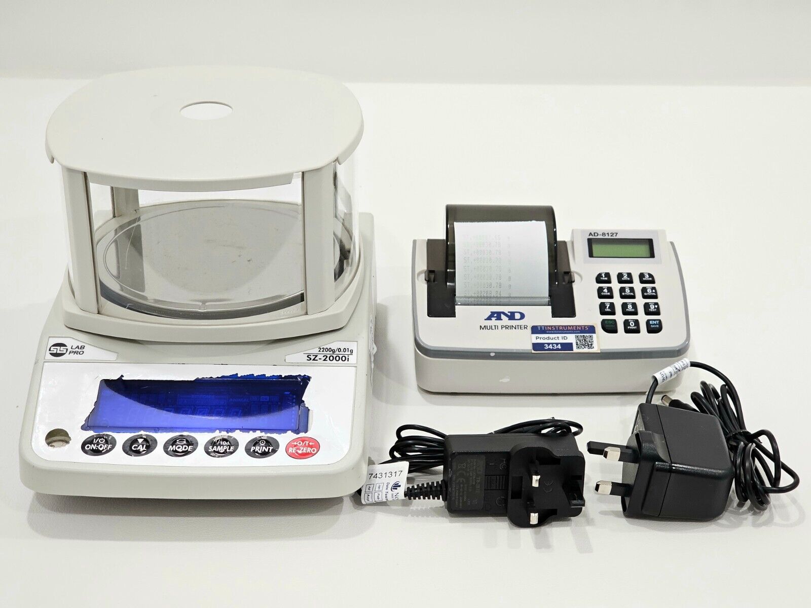 A&D SLS Lab Pro Precision Balance Scale FZ-2000i 2200g 0.01g Calibration June 25