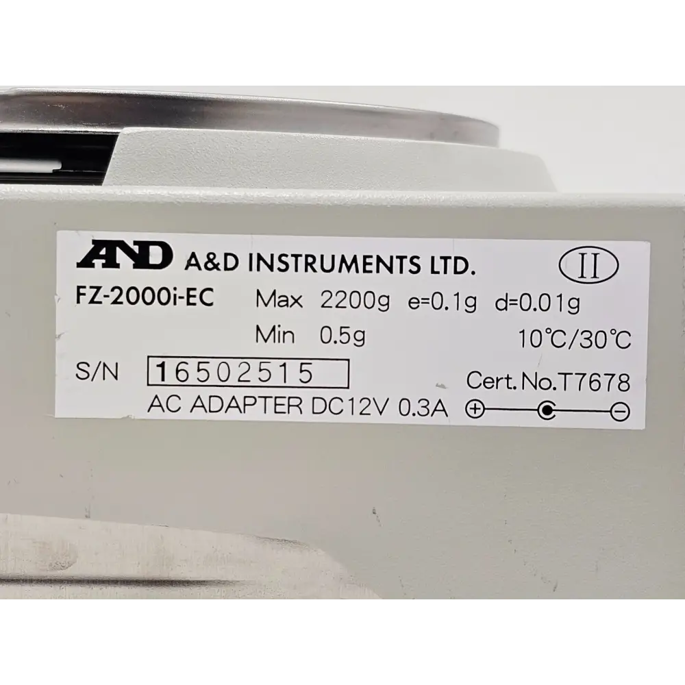 Close-up of A&D FZ-2000i control panel and one-touch calibration button