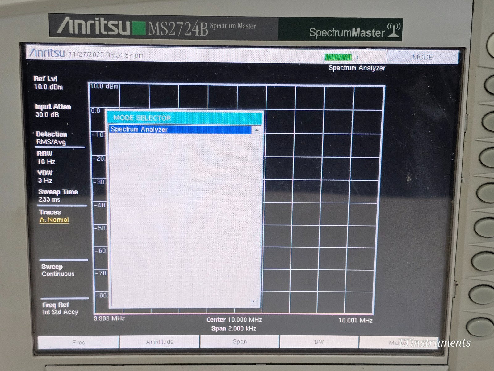 Anritsu MS2724B Spectrum Master close-up of colour LCD screen with frequency span and amplitude settings