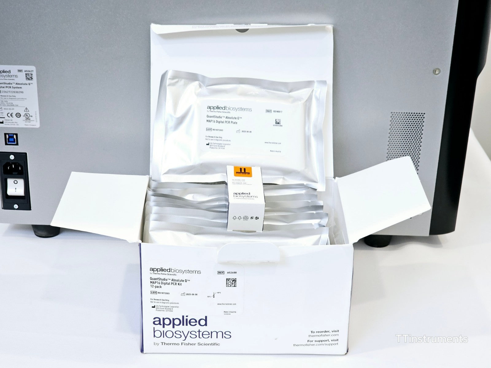 Applied Biosystems QuantStudio Absolute Q Digital PCR System Laptop and Software