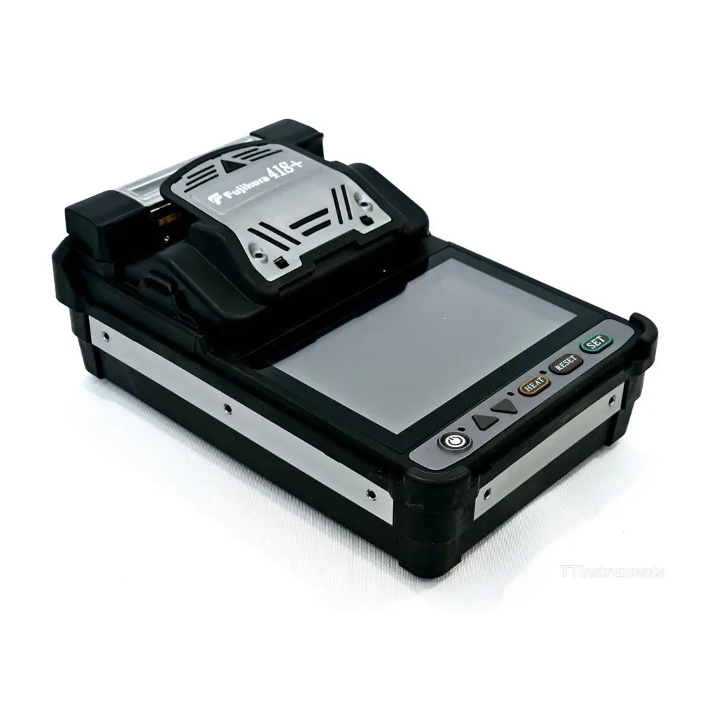 Fujikura 41S+ fusion splicer and CT-50 high-precision fibre cleaver side by side on work surface
