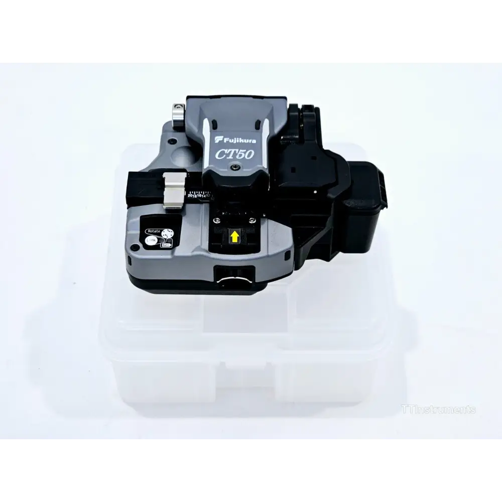 Fujikura CT-50 high-precision fibre cleaver with AD50 guide plate and protective case, detail view