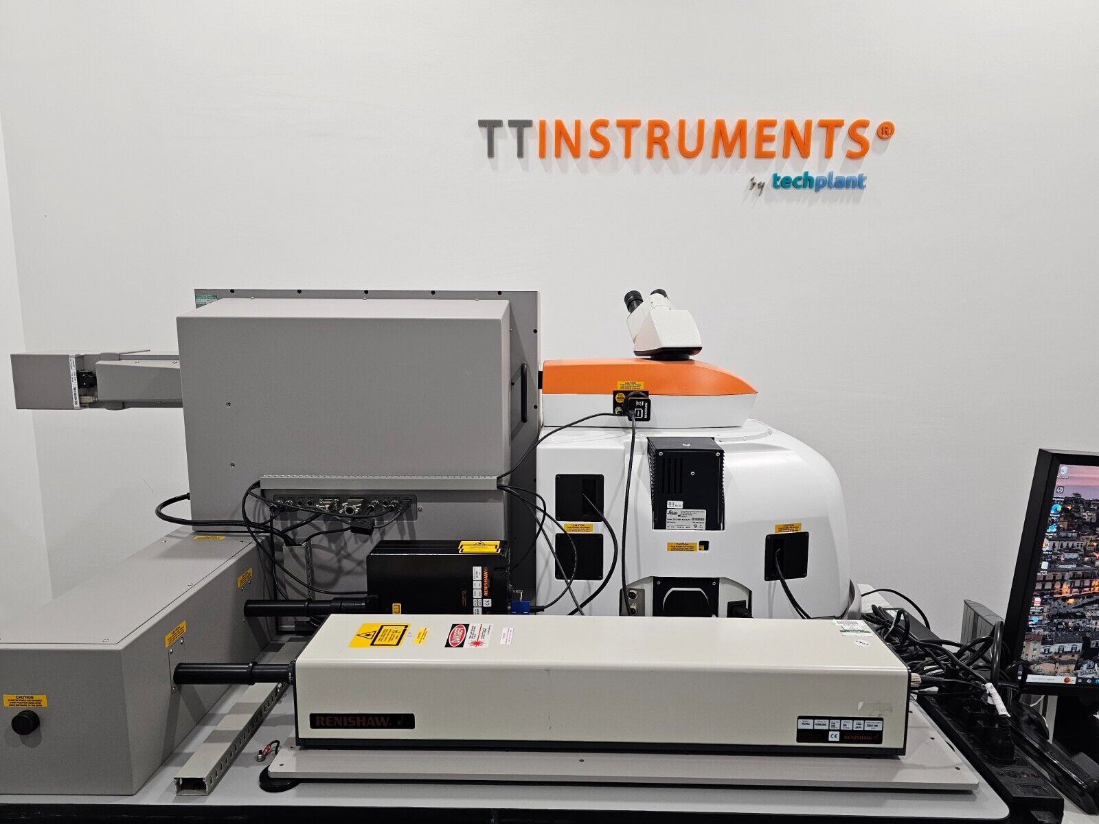 Calibrated Renishaw inVia Research-Grade Confocal Raman Microscope Spectrometer