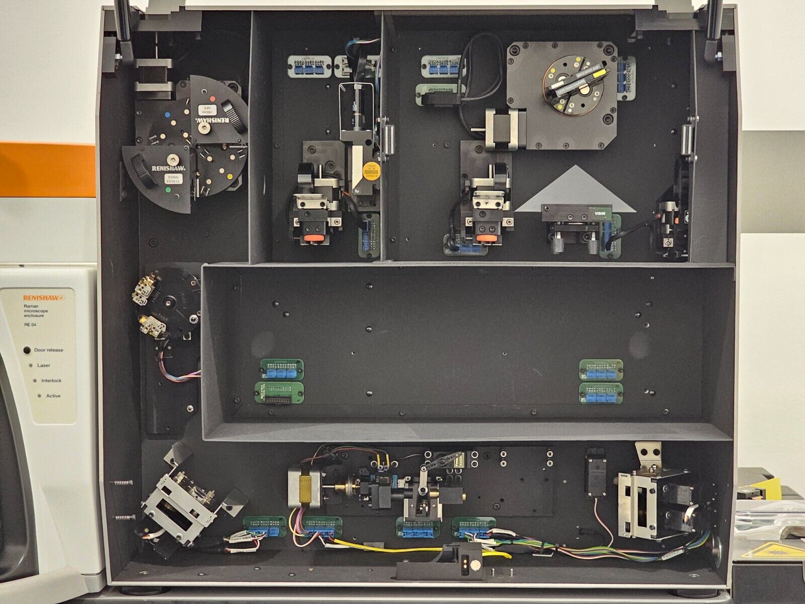 Calibrated Renishaw inVia Research-Grade Confocal Raman Microscope Spectrometer