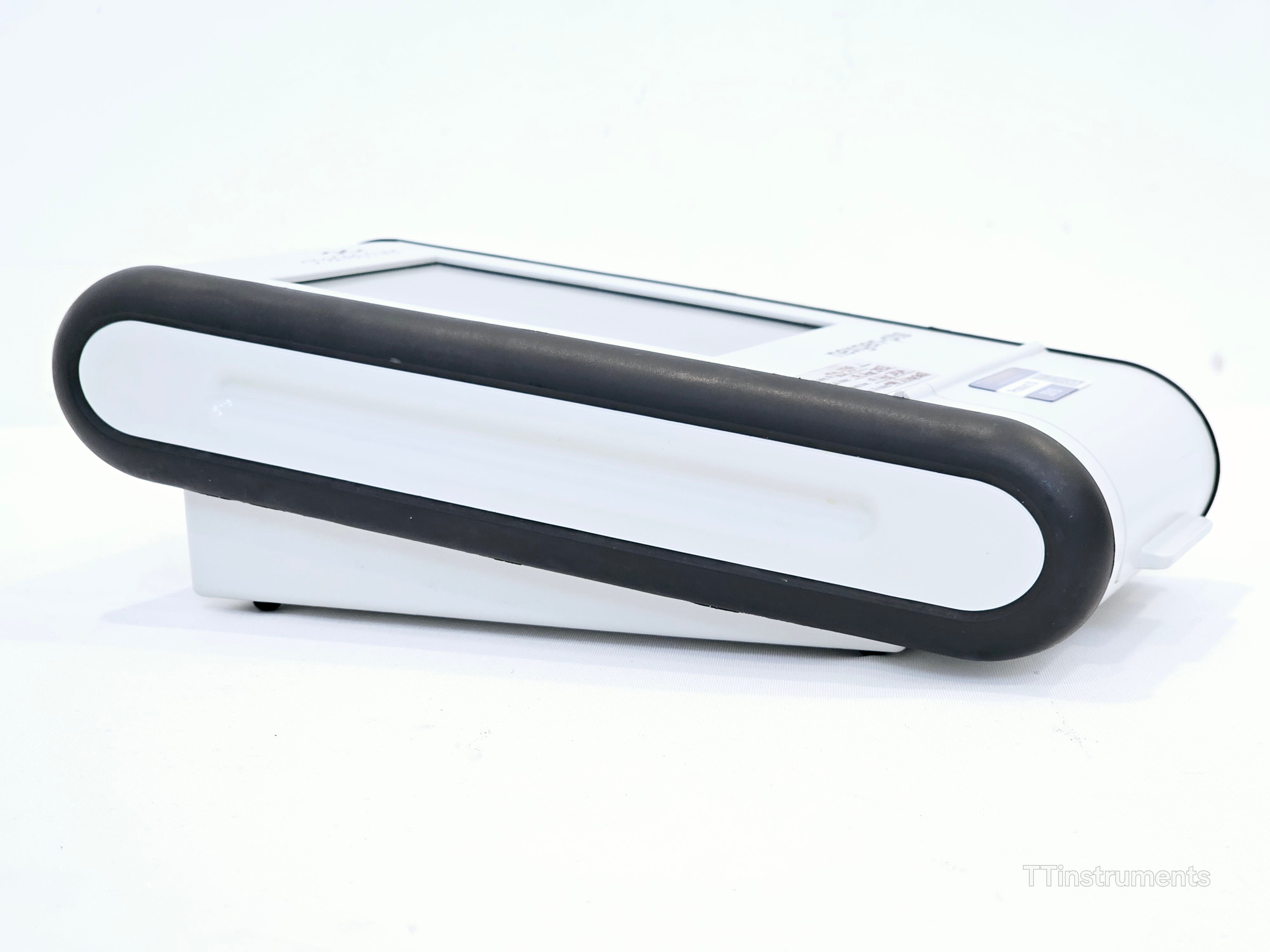 Charles River Endosafe PTS150NW spectrophotometer right side profile view