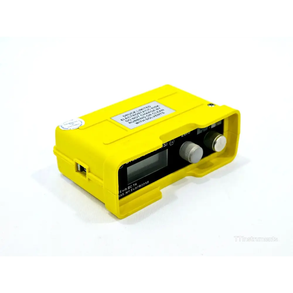 Druck DPI 701 digital pressure indicator side profile showing pressure port connection