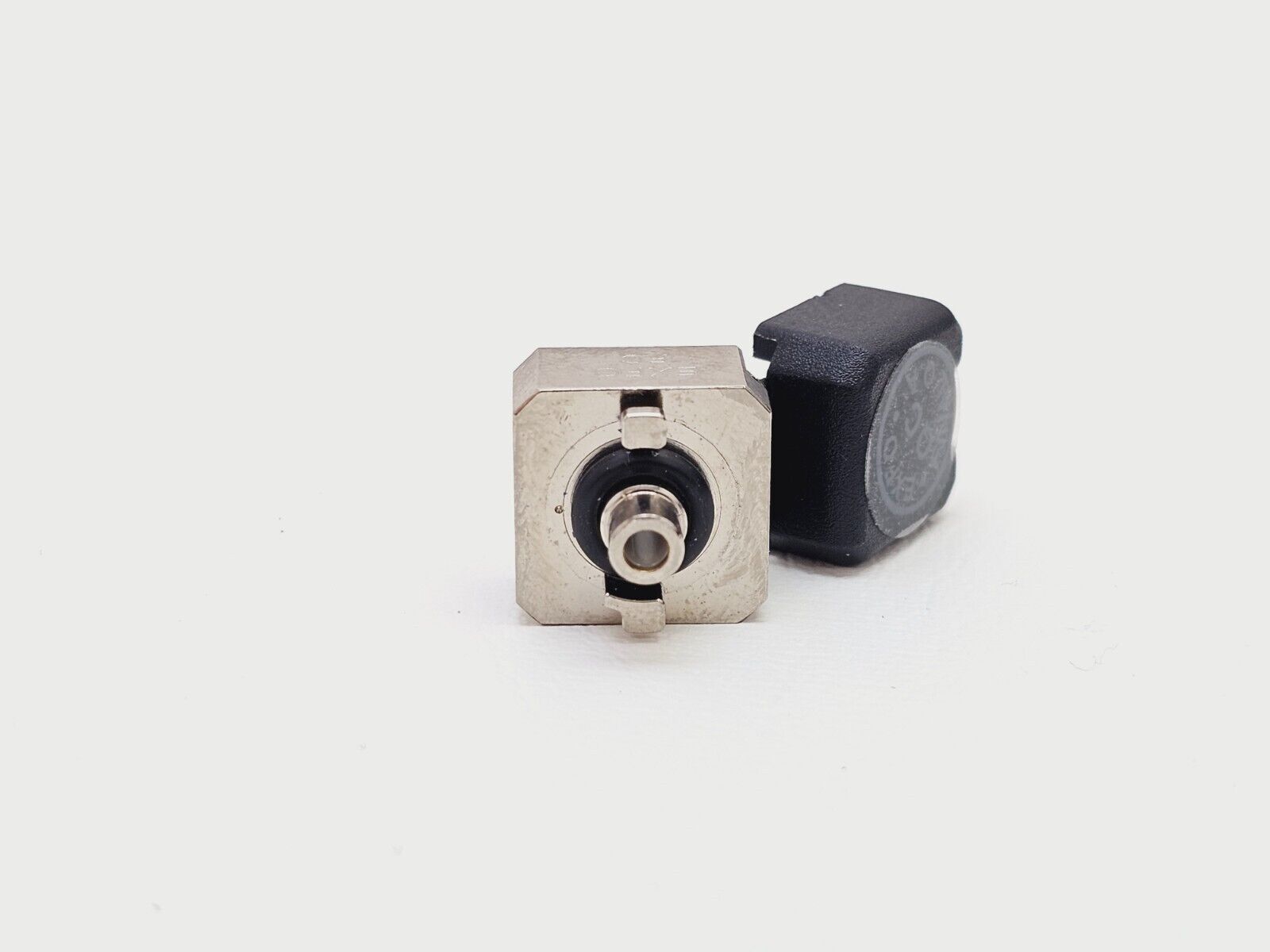 EXFO EUI-89 FC adapter cap rear showing push-and-turn EUI baseplate connection