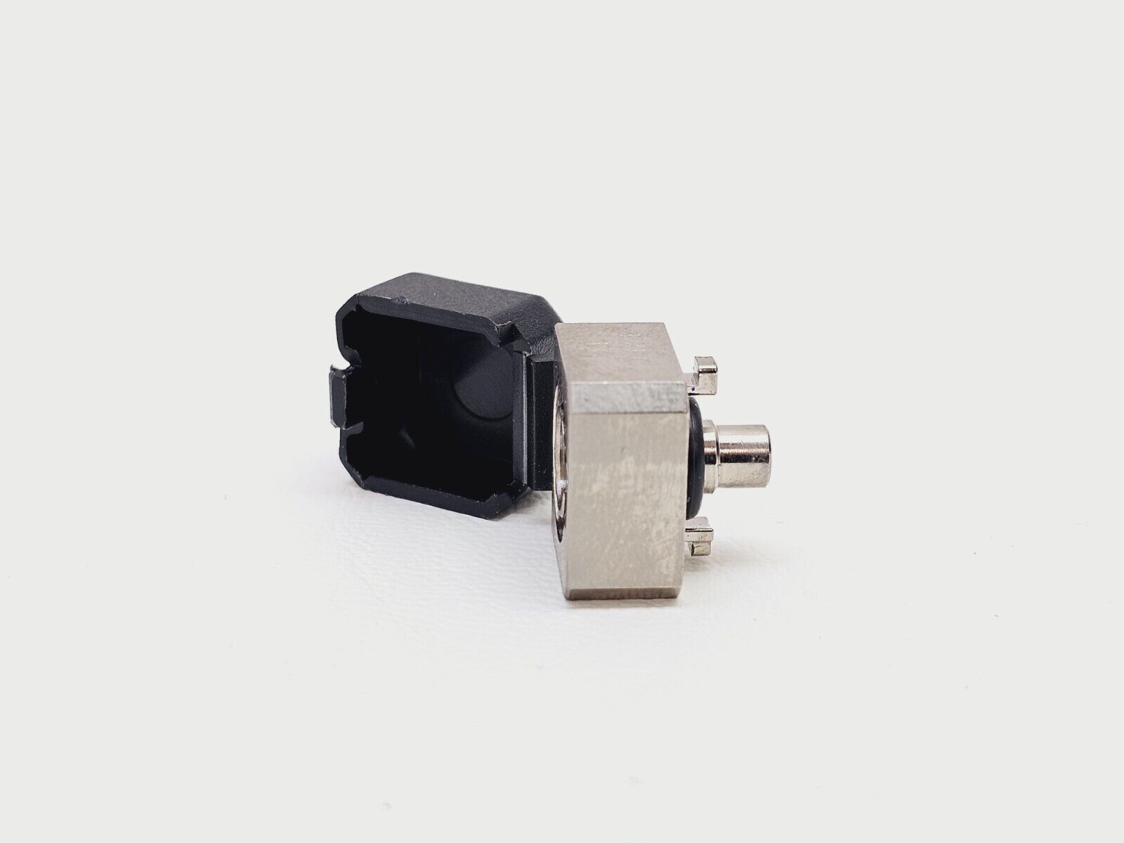 EXFO EUI-89 FC connector adapter cap close-up detail of ferrule end face and housing