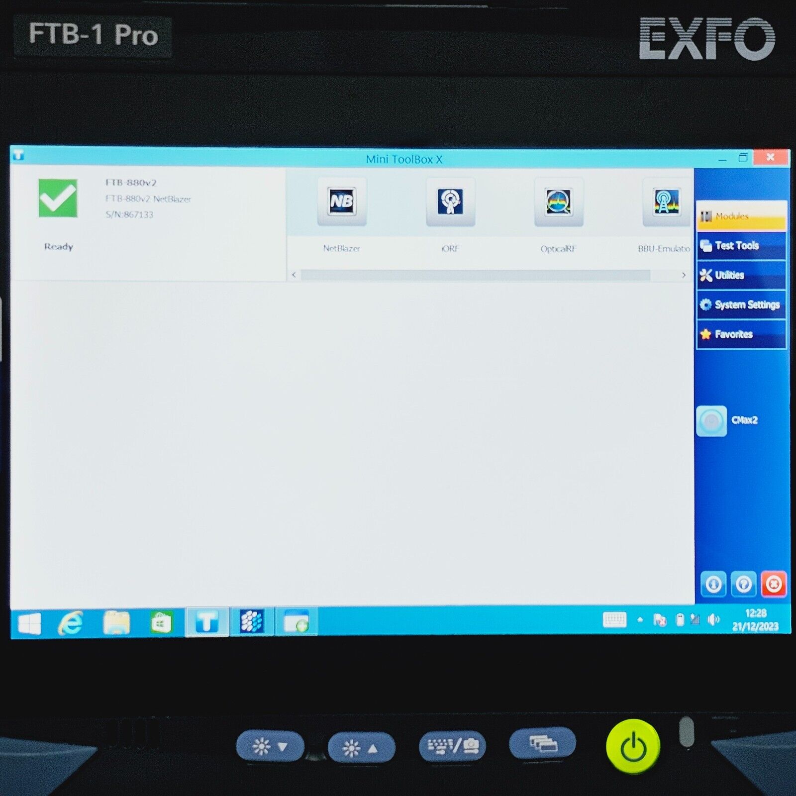 EXFO FTB-1 Pro w/ FTB-880v2 NetBlazer GigE Optical Electrical 1 Gigabit Ethernet