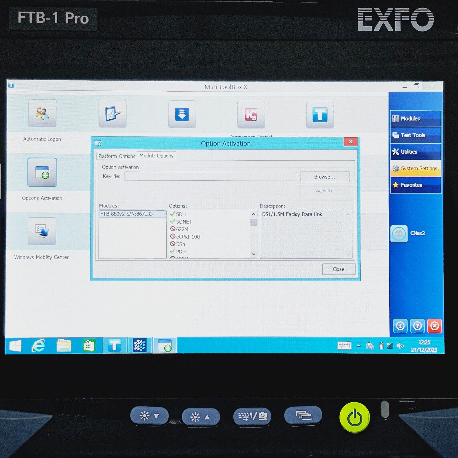 EXFO FTB-1 Pro w/ FTB-880v2 NetBlazer GigE Optical Electrical 1 Gigabit Ethernet