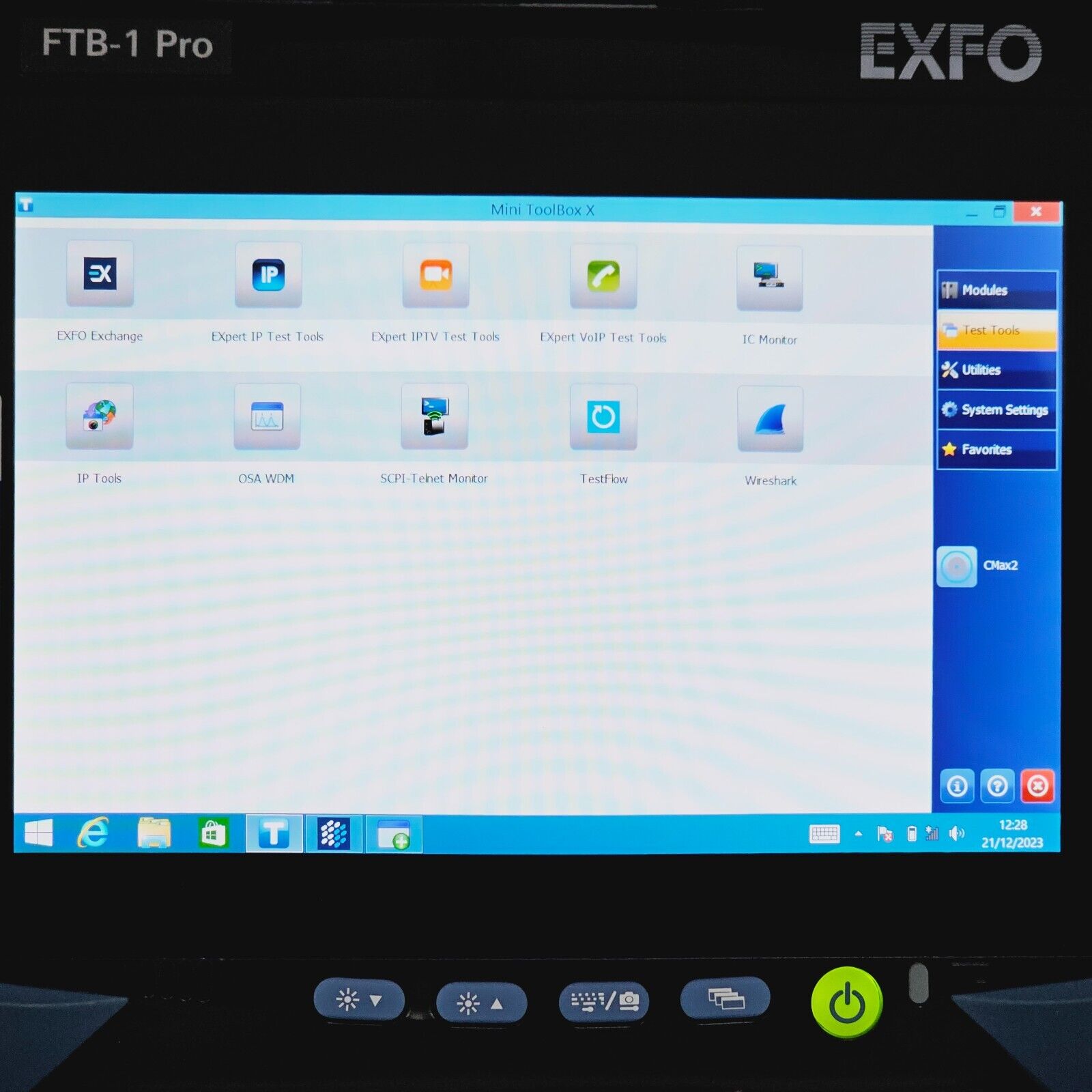EXFO FTB-1 Pro w/ FTB-880v2 NetBlazer GigE Optical Electrical 1 Gigabit Ethernet