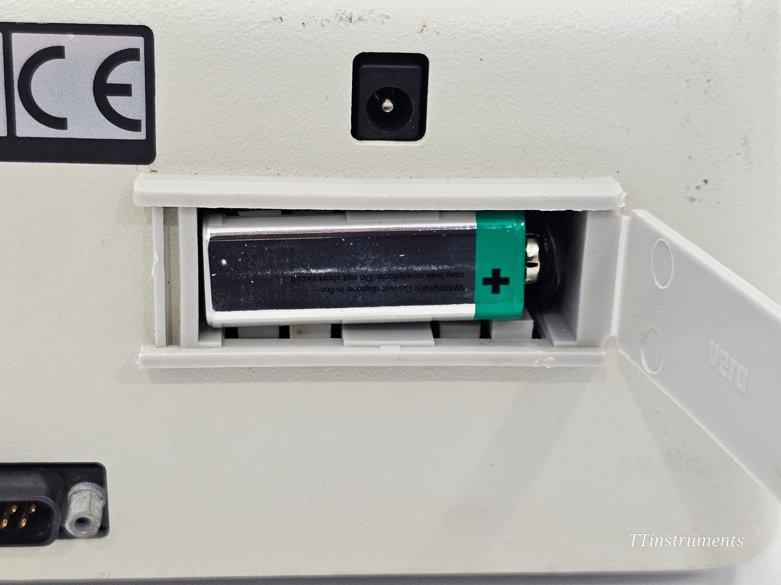 Fluke QED 6 label and serial number detail on unit housing