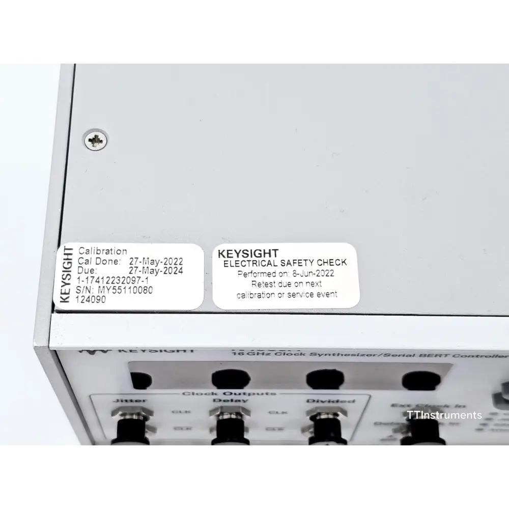Keysight N4960A close-up of front panel labels and RF output connectors