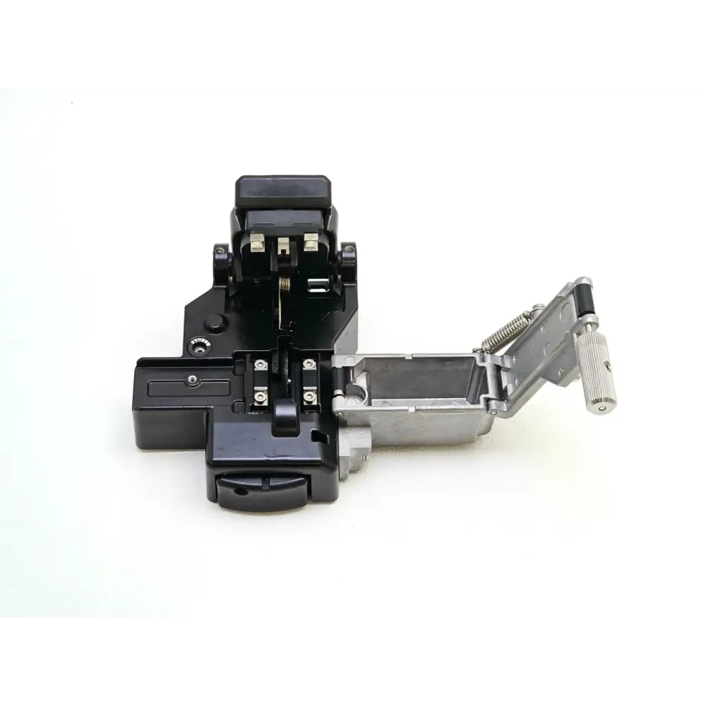 Fibre stripper and screwdriver accessories included in Fujikura 12S splicer kit