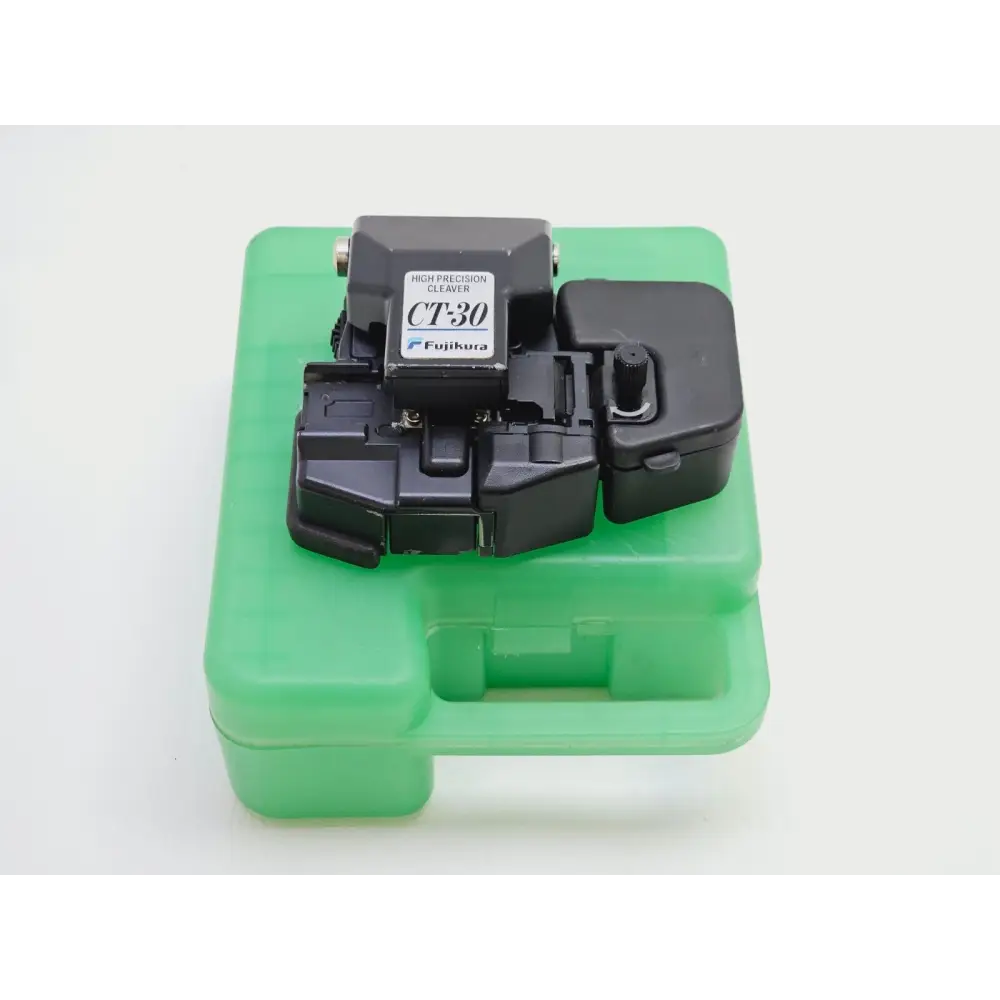 Fibre stripper, screwdriver, and alcohol pot accessories included with Fujikura 12S