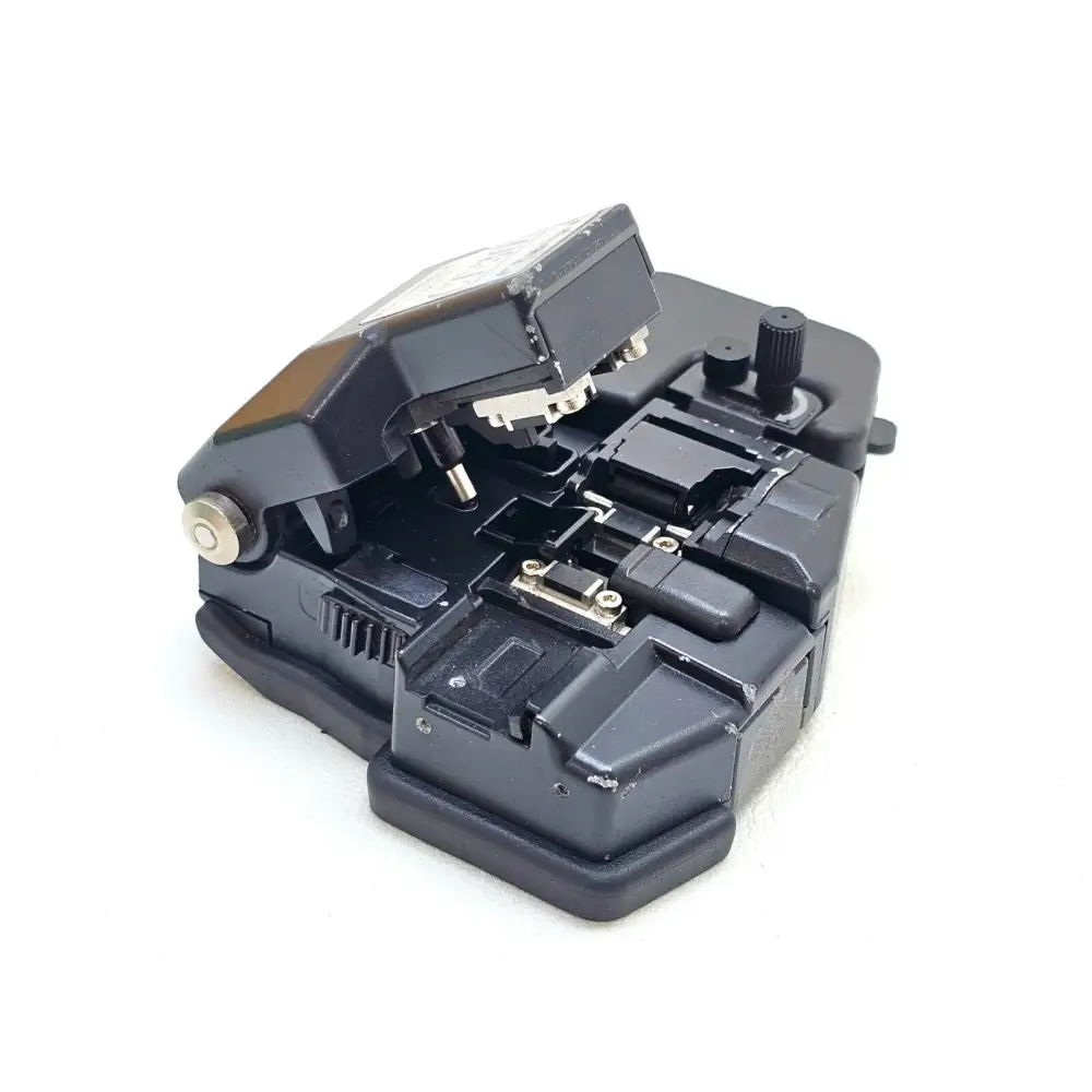 Alcohol pot, fibre stripper and screwdriver accessories included with Fujikura 12S