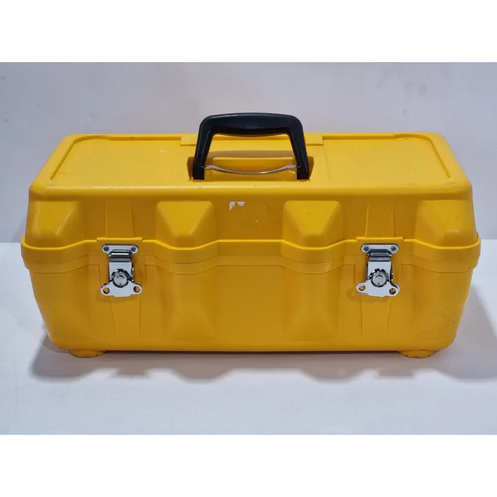 Fujikura FSM-12S splicer showing wind protector cover open during splice