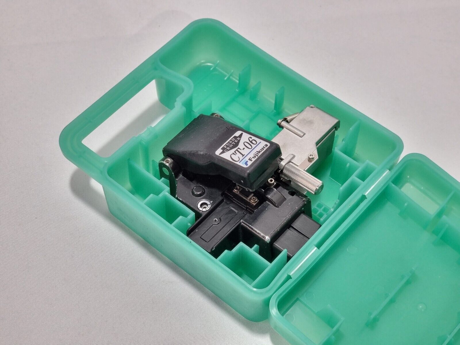 Fujikura 12S SM MM Fiber Fusion Splicer w/ CT-06 Cleaver & Fiber Holders FSM 12S