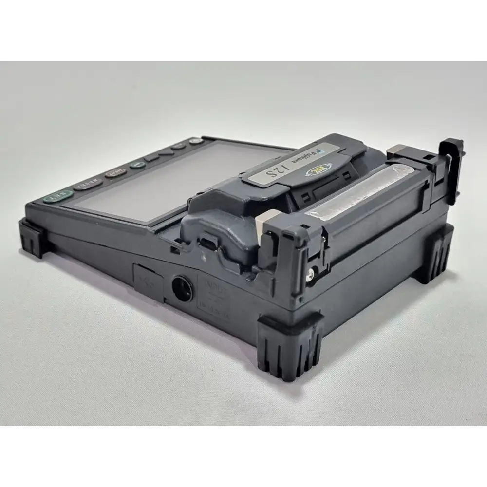 Fujikura 12S fusion splicer with 250 µm fibre holders FH-60-250 included in sale